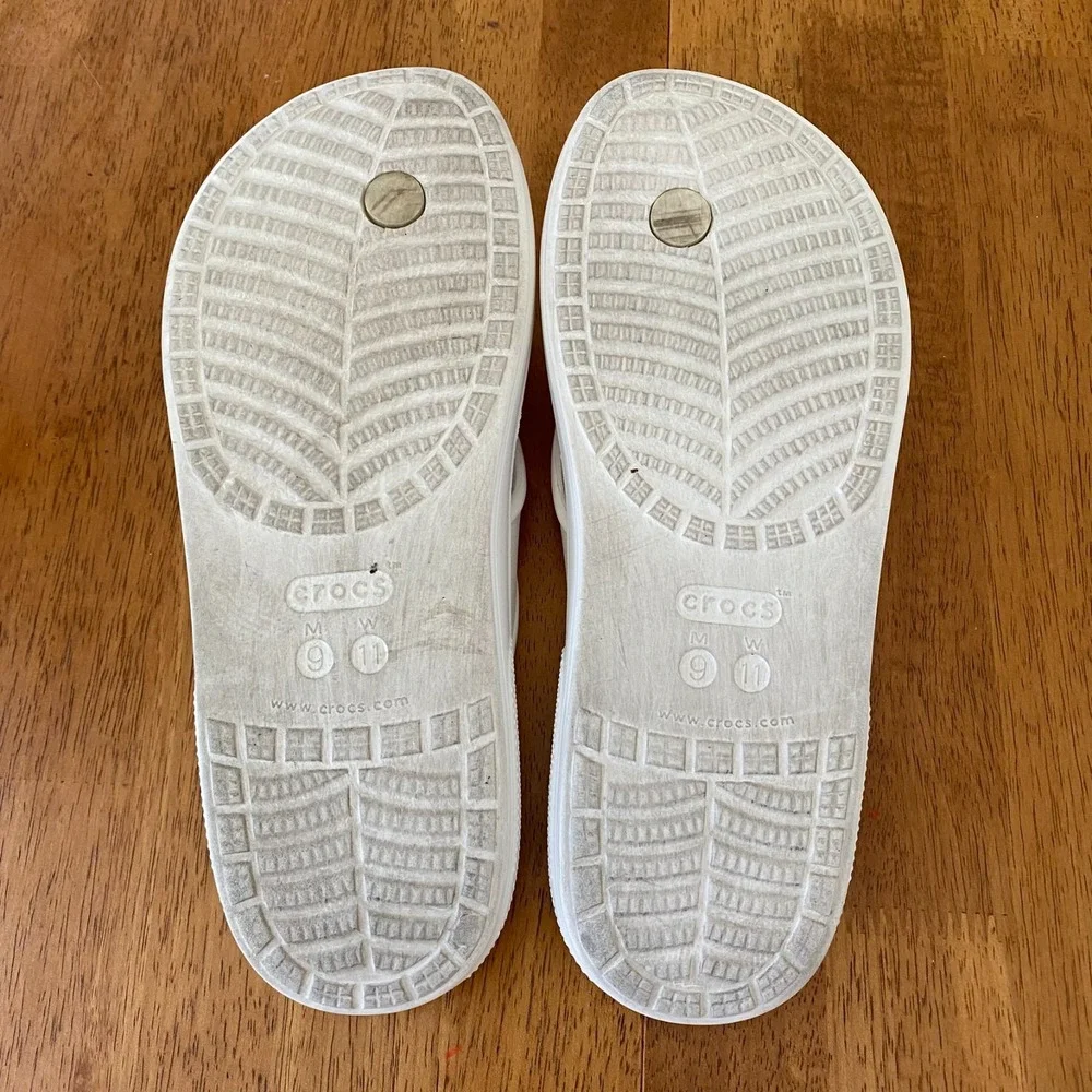 Crocs Flip Flop Sandals Men's 9 White Slip On Women's 11 Excellent, Comfort